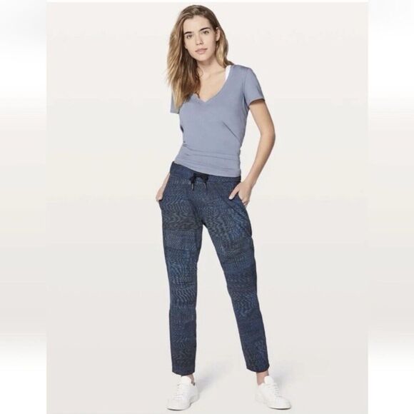 Lululemon On the Fly Pant Linear Flux Battleship Multi Blue Size 8 - Picture 1 of 7